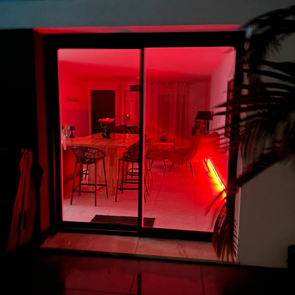 baie vitré led rouge